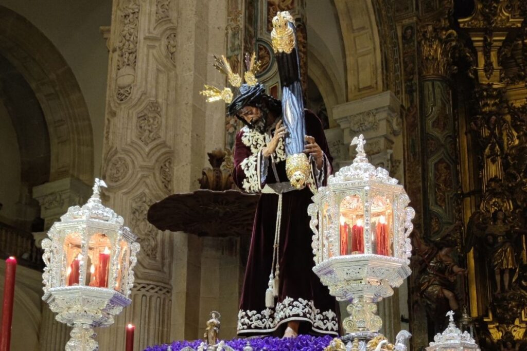 Nuestro Padre Jesús de la Pasión en su templo - Sevilla