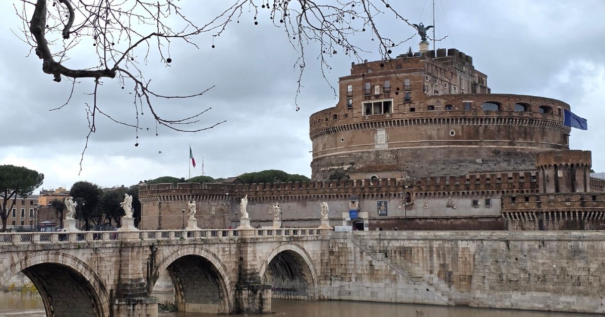 Cómo llegar a Roma: vista panorámica del puente Sant'Angelo