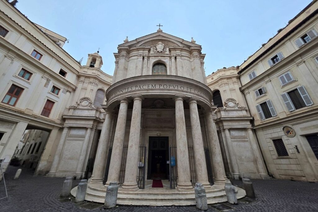 Facha de la Iglesia de Santa María de la Pacce