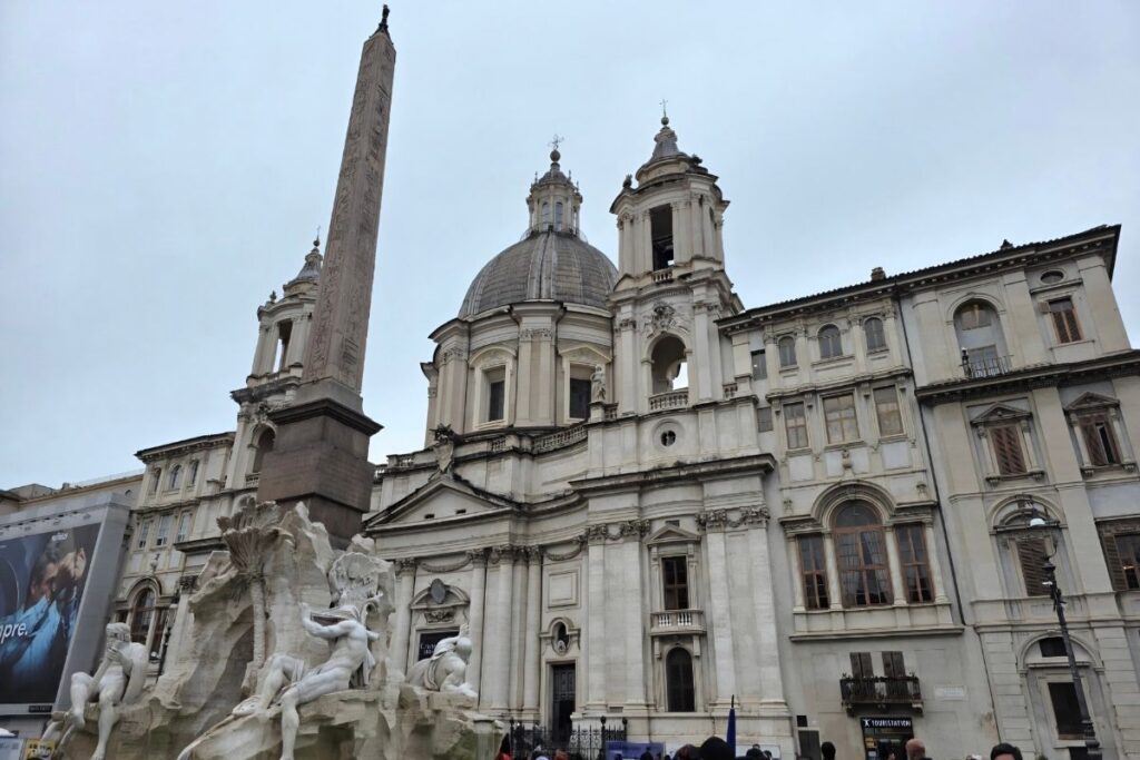 Piazza Navona con la Fuente de los Cuatro Ríos y la Iglesia de Santa Inés de la Agonía