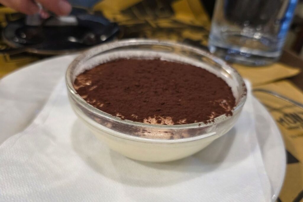 Tiramisú en restaurante Taverna Romana en Roma