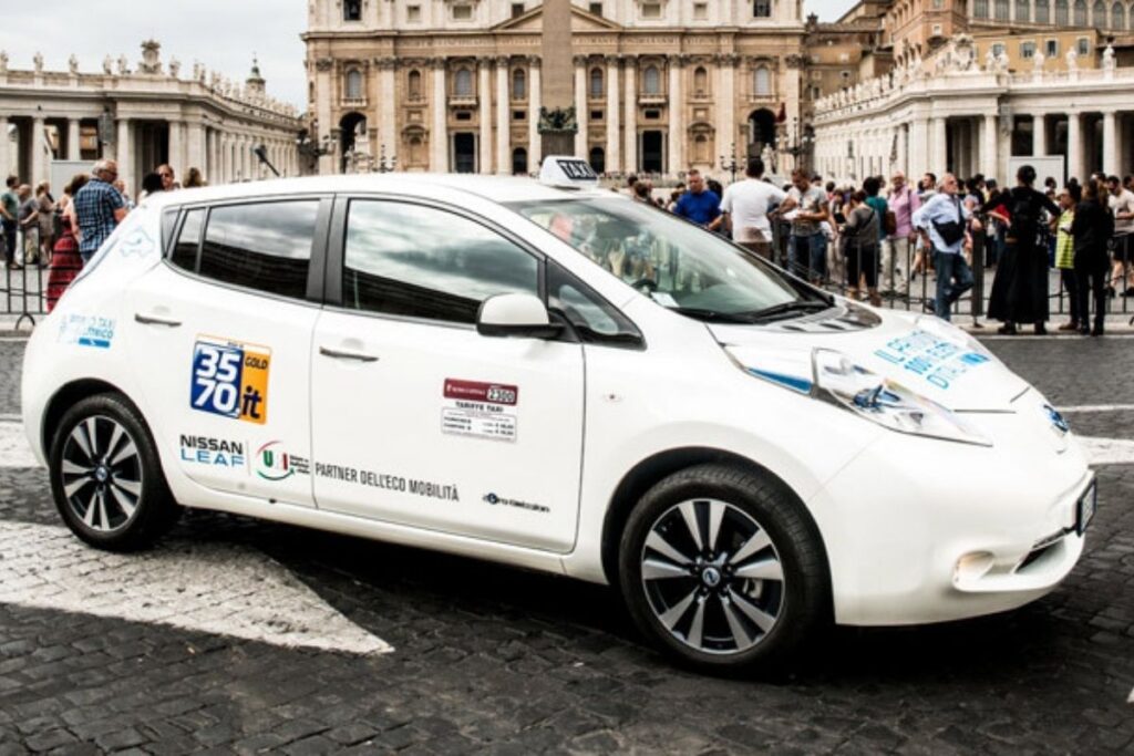 Taxi oficial de Roma en la plaza de San Pedro