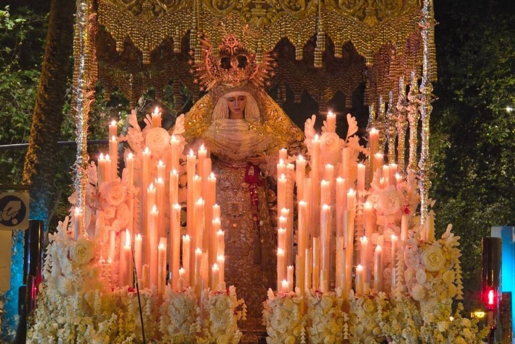 Nuestra Señora de la Esperanza de Triana - Sevilla